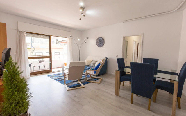 Metro Lapa House with sunny balcony and A/C