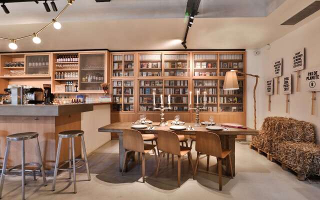 Mob Hotel Paris les Puces