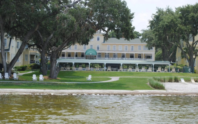 Lakeside Inn