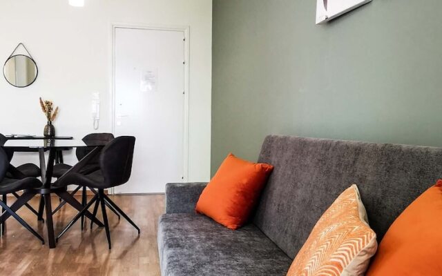 Phaedrus Living: City View Luxury Iras Flat 102