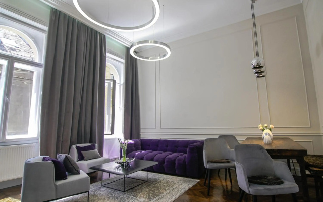 Opera Apartment with Garage, 2BR & 2BTH, AC