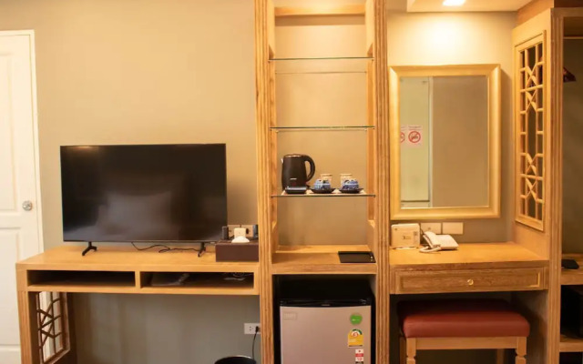 siri grand bangkok hotel