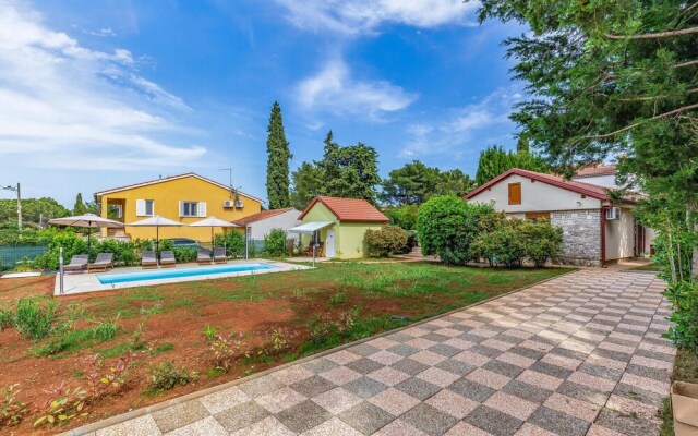 Stunning Home in Premantura With Wifi and 3 Bedrooms