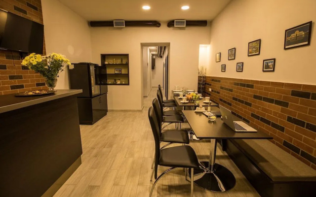 5 Rooms Mini-Hotel & Tours