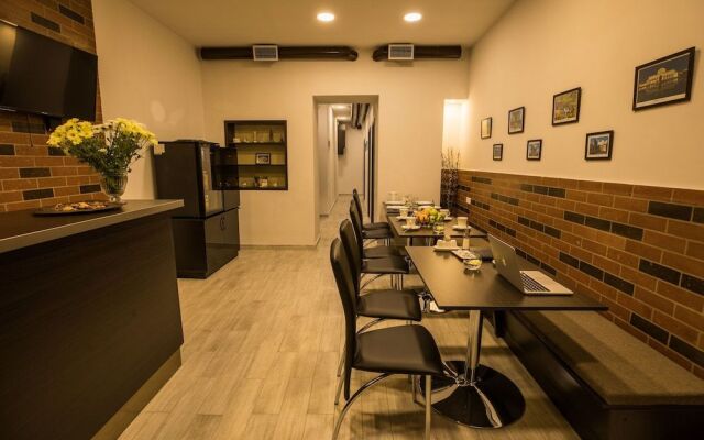 5 Rooms Mini-Hotel & Tours