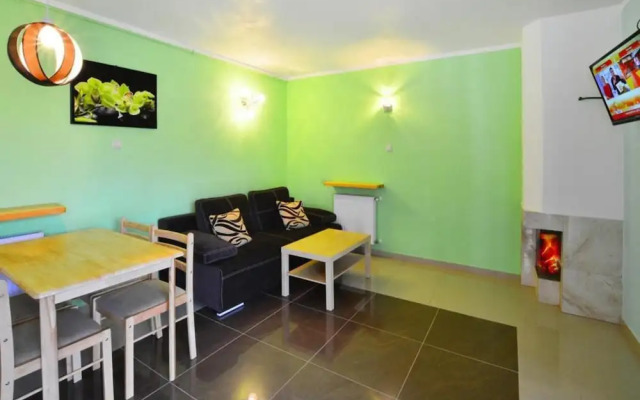 Spacious Holiday Home With Private Garden