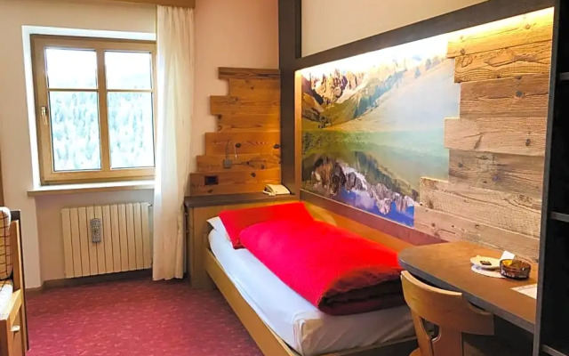 Rifugio Capanna Passo Valles