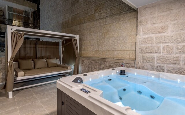 One BDR with a Huge Terrace