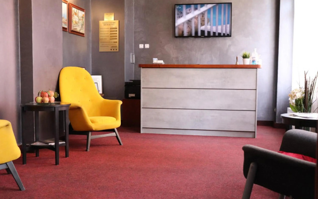 Reina Hotel
