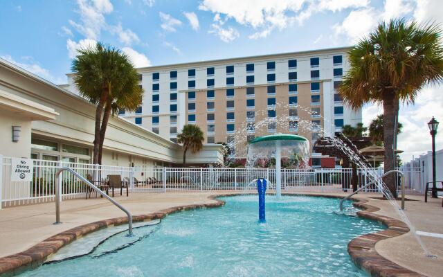 Holiday Inn & Suites Across From Universal Orlando, an IHG Hotel