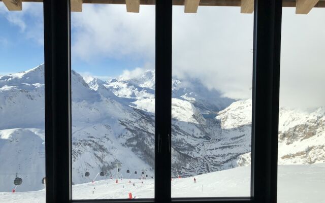 Luxury 8 bedrooms apartment, 380 sq.m. at 2551m. altitude