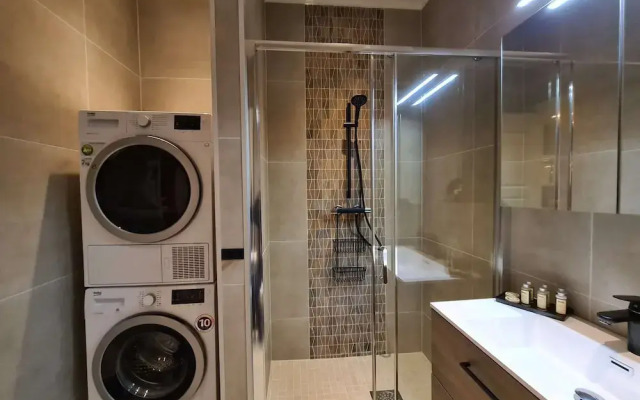 Spacious And Modern 3-bedroom Near Center, Free Parking
