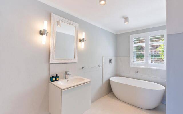 Sublime Five bed Property in Glorious Setting
