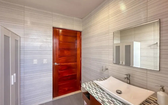 Gorgeous 1 BR PH Apartment w Jacuzzi