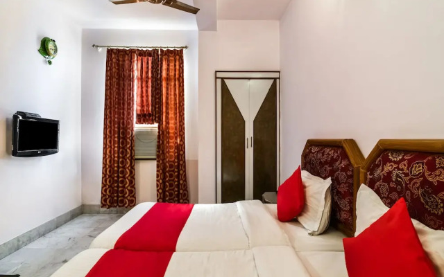 OYO 11732 Maharaja Inn