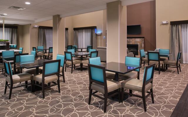 Holiday Inn Express & Suites Bakersfield Airport, an IHG Hotel