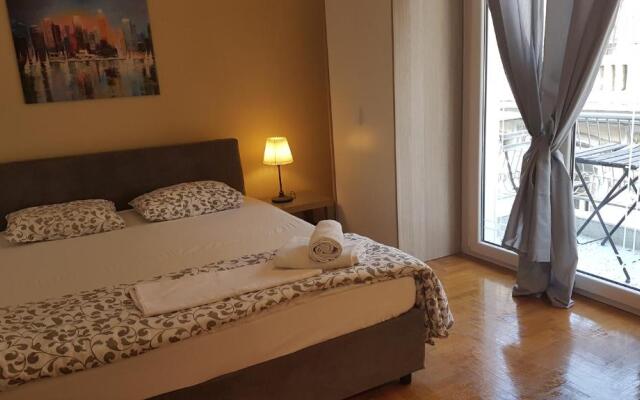 Petrol Apartment- Athens Center, 4 BD, 1 BATH