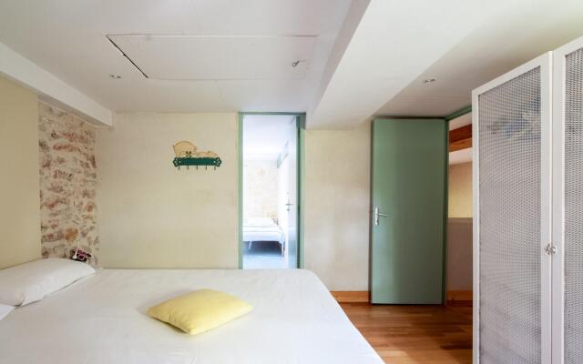 Idyllic Holiday Home in Dégagnac with Jacuzzi Near River