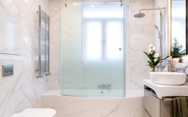 Luxury City View Apartment in London