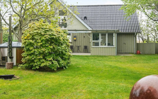 Spacious Holiday Home in Hemmet near Sea