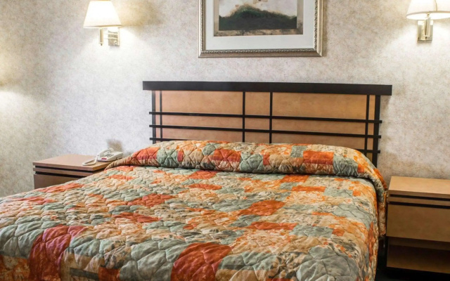 Econo Lodge Inn & Suites Colonie Center Mall