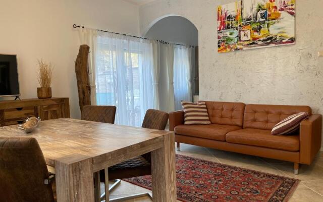 Full Garden House at Heroes Square