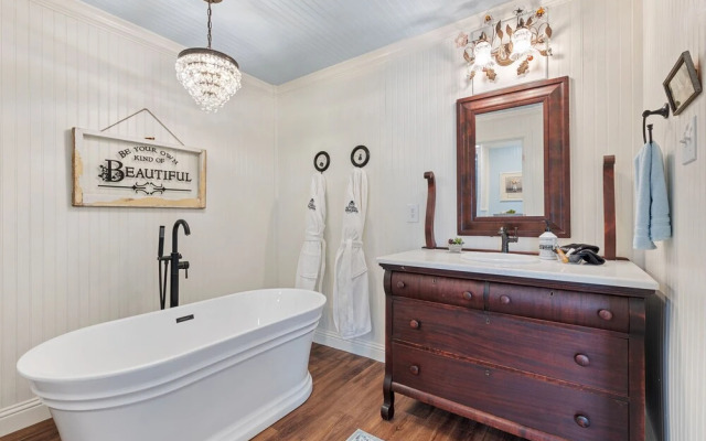 The Old Liberty Schoolhouse B&B