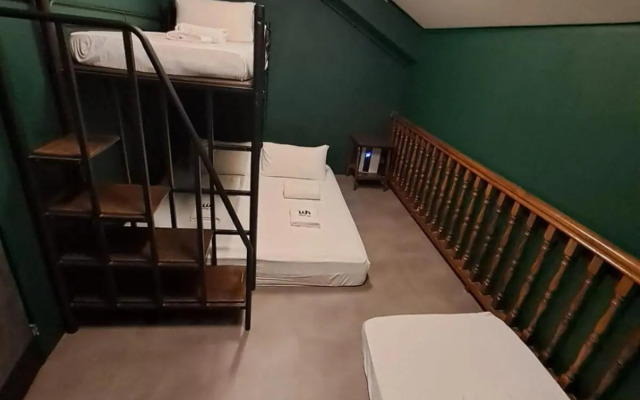 Wink @ Mosque Street