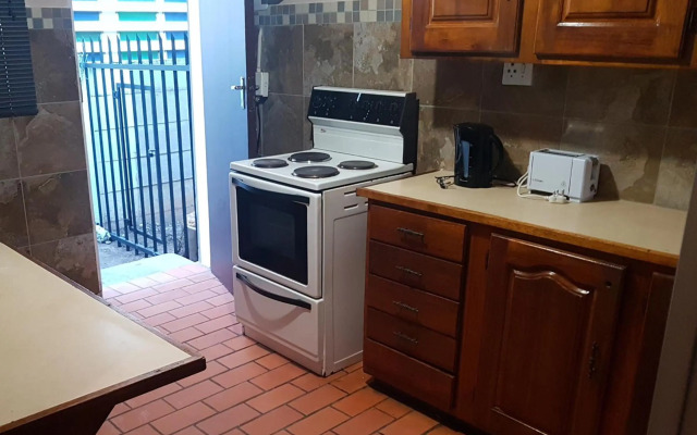 Roos Getaway Apartments #8