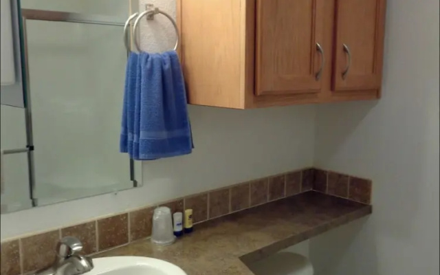 Crashpad Bunkhouse & Noonan Hotel