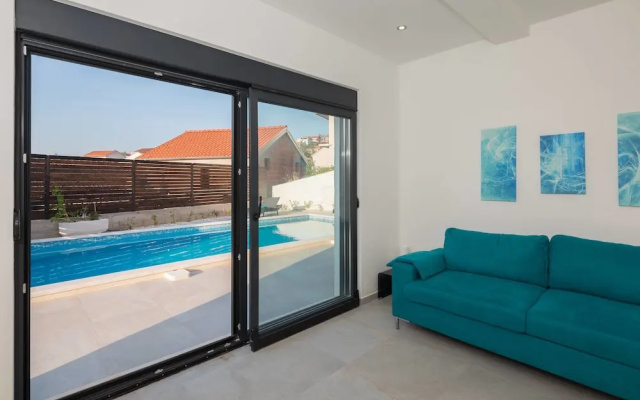 Villa Salt - 10 people, heated pool, Trogir, near beach & Split airport