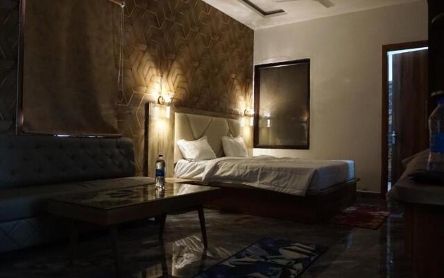 Hotel B P Emerald