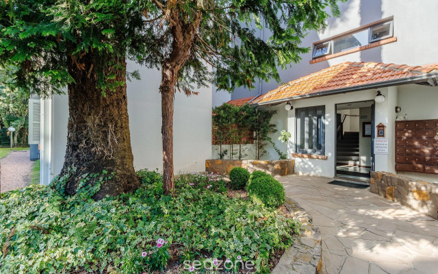 Apto espaçoso c/ lareira interna em Gramado AVP105