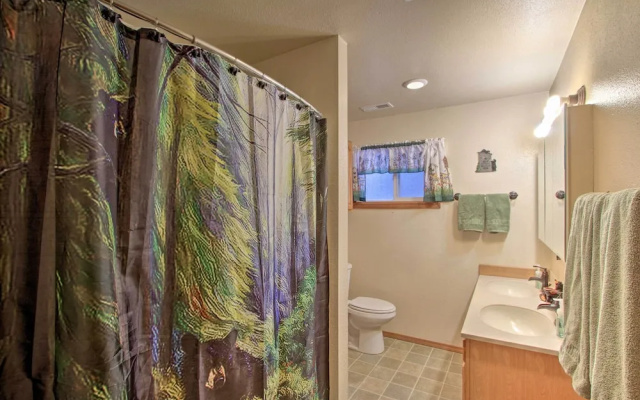 Packwood Getaway w/ Game Room, Grill & Patio