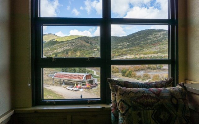 Luxury suite in the heart of Canyons Village by RedAwning