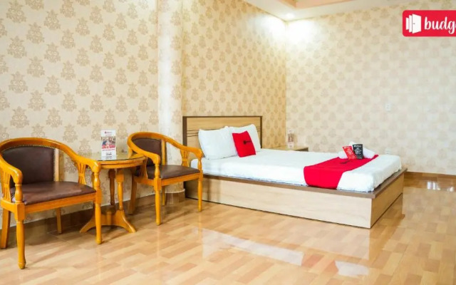 RedDoorz Bich Thu Hotel