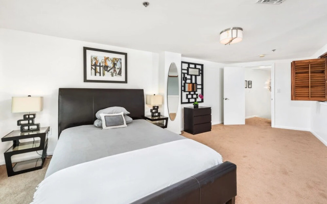 Private Residence at Castle Beach by LRMB