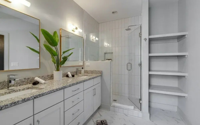 East Nash Oasis - 13 Beds - Going Fast