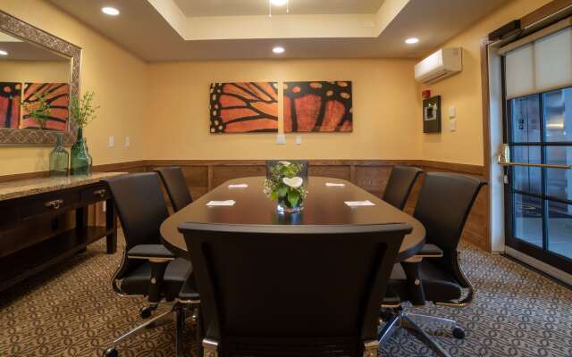 Oxford Suites Pismo Beach