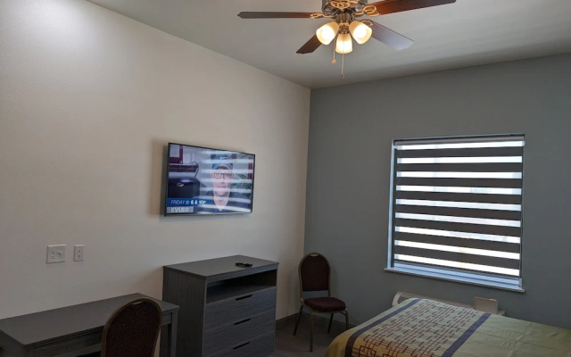 Texas Bungalows Hotel & Hotel Que at  i35 Austin Pflugerville