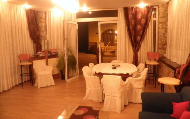 Kostas Studios