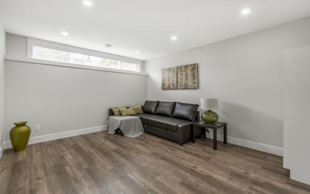 Mountain & Ocean View in Gorgeous Home by Elevate Rooms