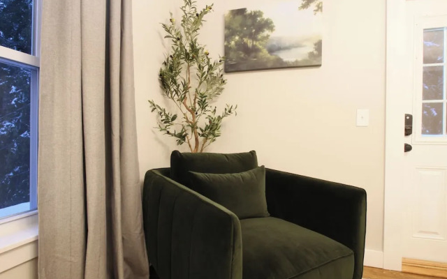 The Aurora Inn & Cottages