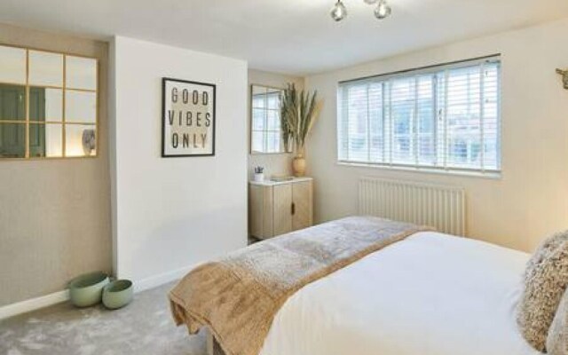 Host Stay Bentley Wynd