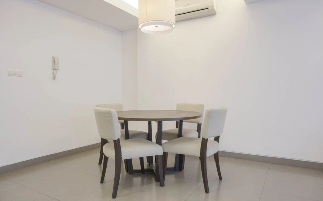 Cozy And Spacious 2Br Apartment At Simprug Park Residences