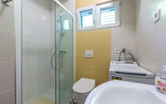 Beautiful Home in Sucuraj With Wifi and 2 Bedrooms