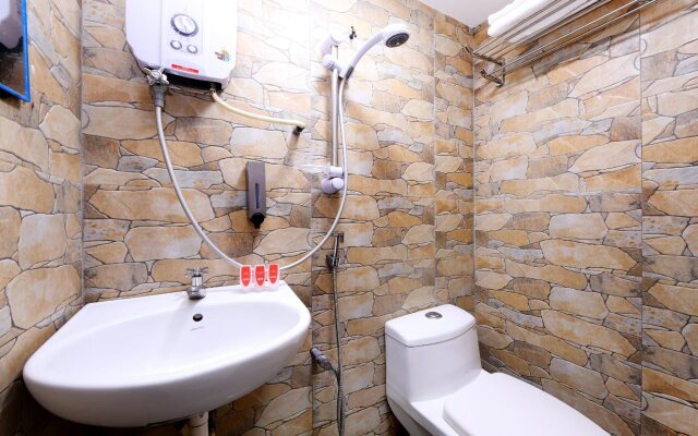 OYO 334 Everest Hotel