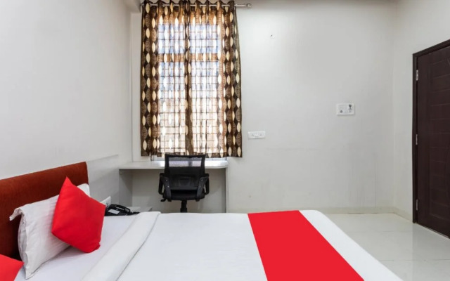 OYO 18692 Jmc Star Inn
