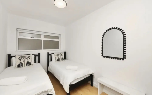 Two Bedroom Apartment With Mountain Views
