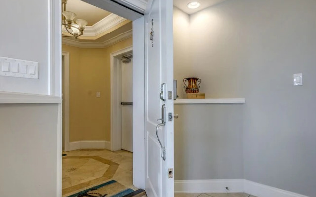 Penthouse Luxury - Exquisite Oceanside Condo